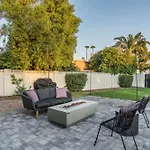 Exciting Backyard Entertainment And Close To Exclusive Golf Courses At La Quinta Del Sol