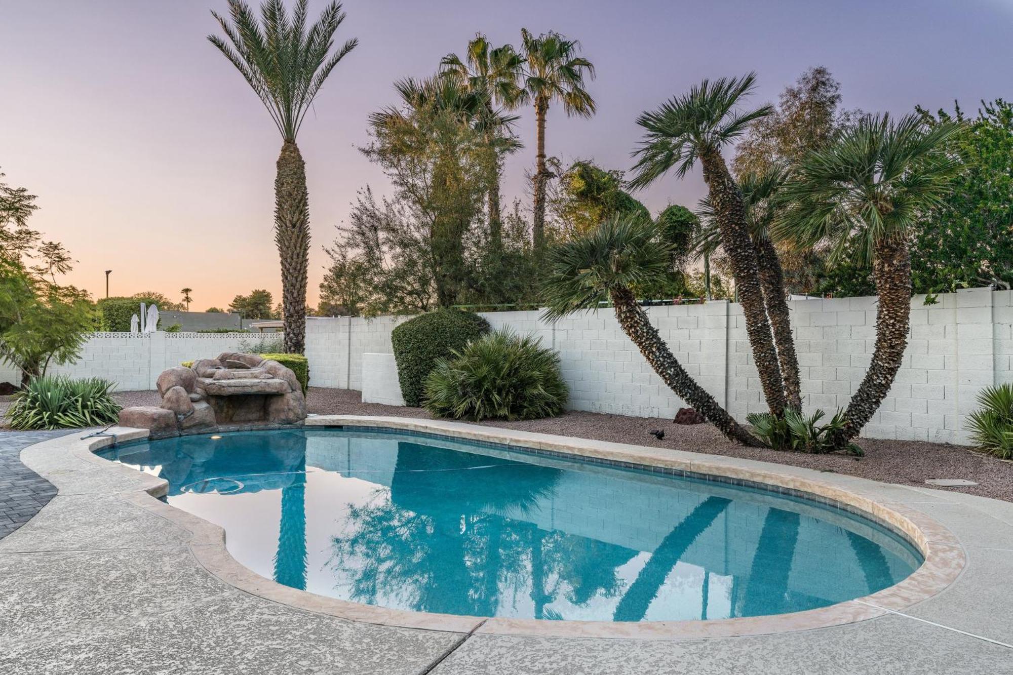 Exciting Backyard Entertainment And Close To Exclusive Golf Courses At La Quinta Del Sol